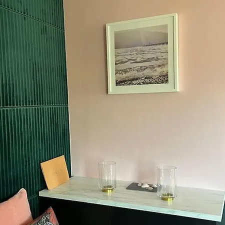 Appartement Neuf Et élégant Avec Vue Dégagée Sur Les Montagnes Et Dans Le Centre *