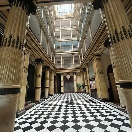 Appartement Neuf Et élégant Avec Vue Dégagée Sur Les Montagnes Et Dans Le Centre *