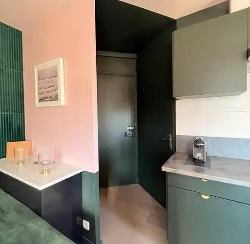 Neuf Et Elegant Avec Vue Degagee Sur Les Montagnes Et Dans Le Centre アパート *